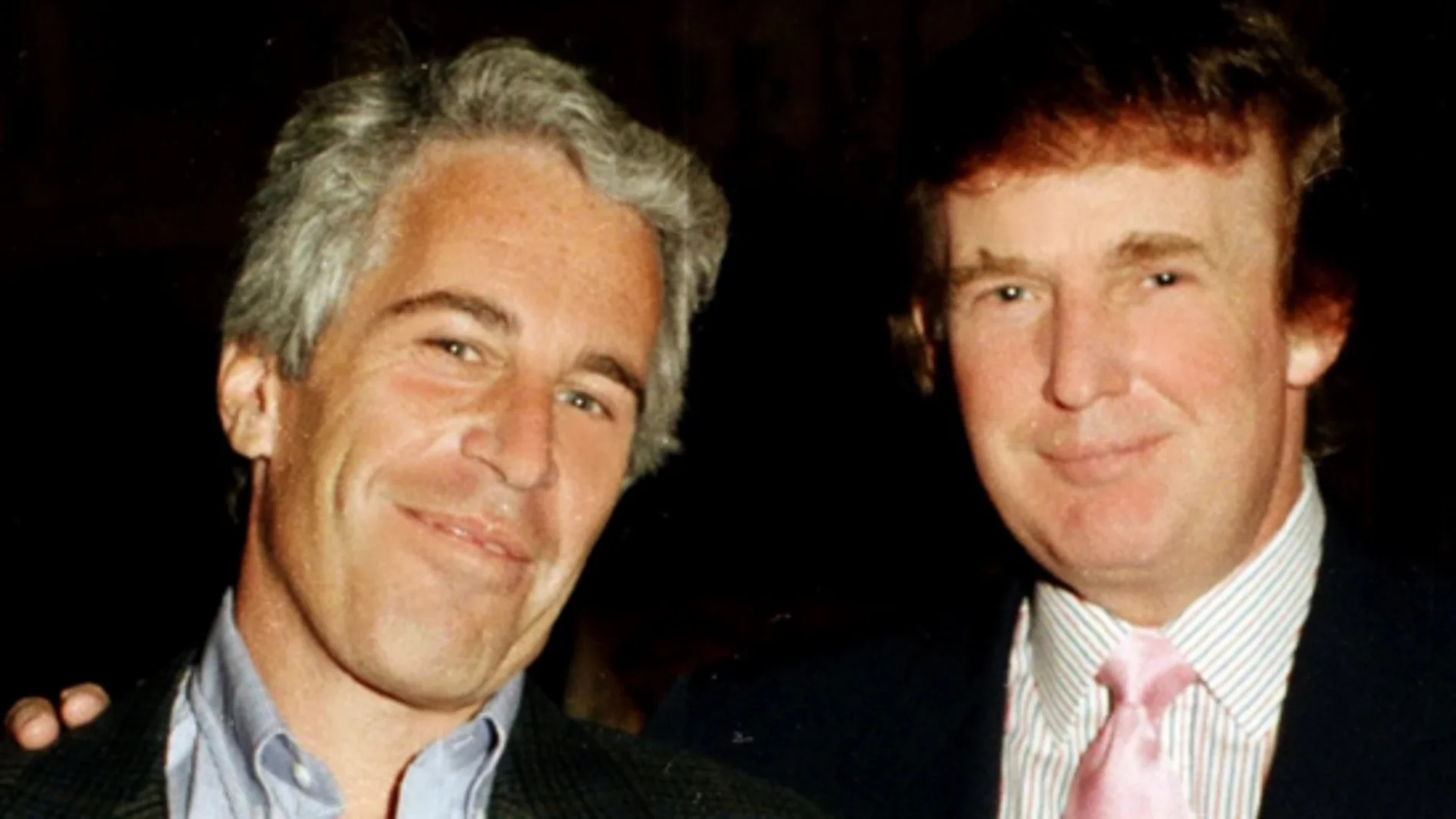 Donald Trump junto a Epstein años atrás