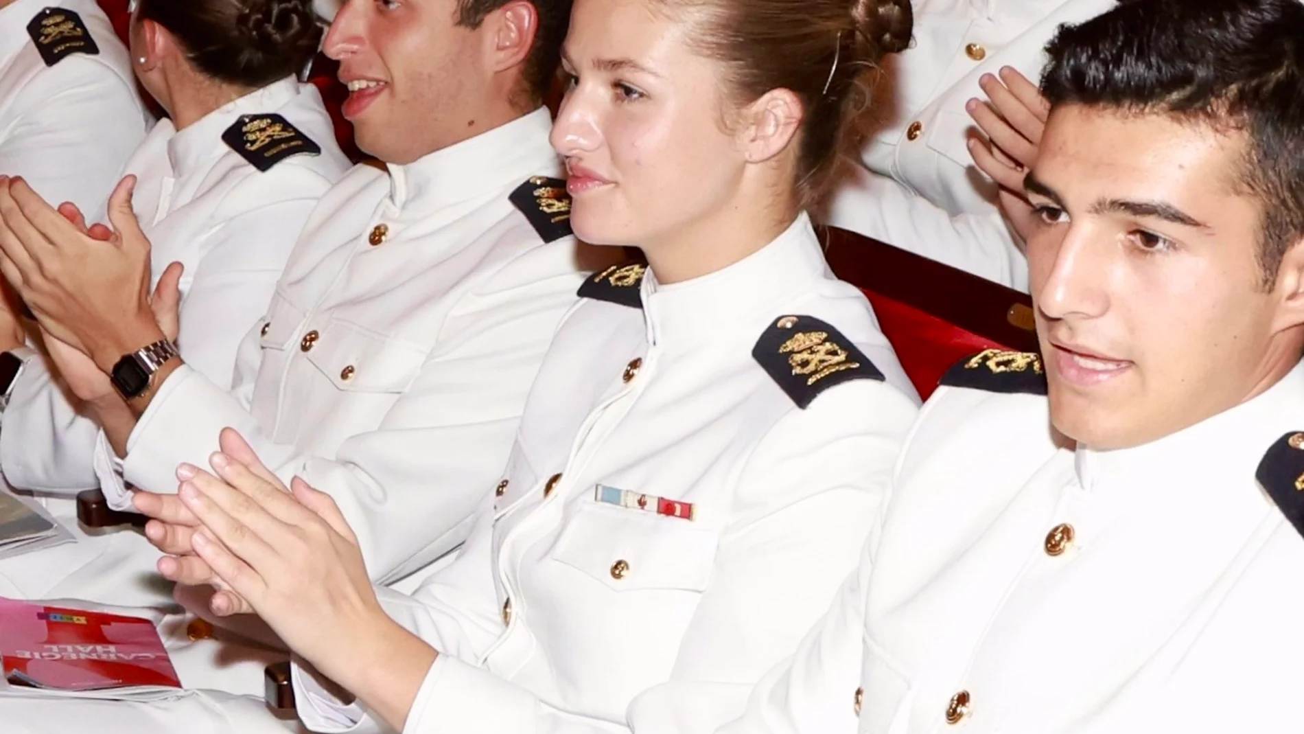 La Princesa Leonor, con el uniforme de gala de La Armada, conquista Nueva York en una velada musical con sabor español