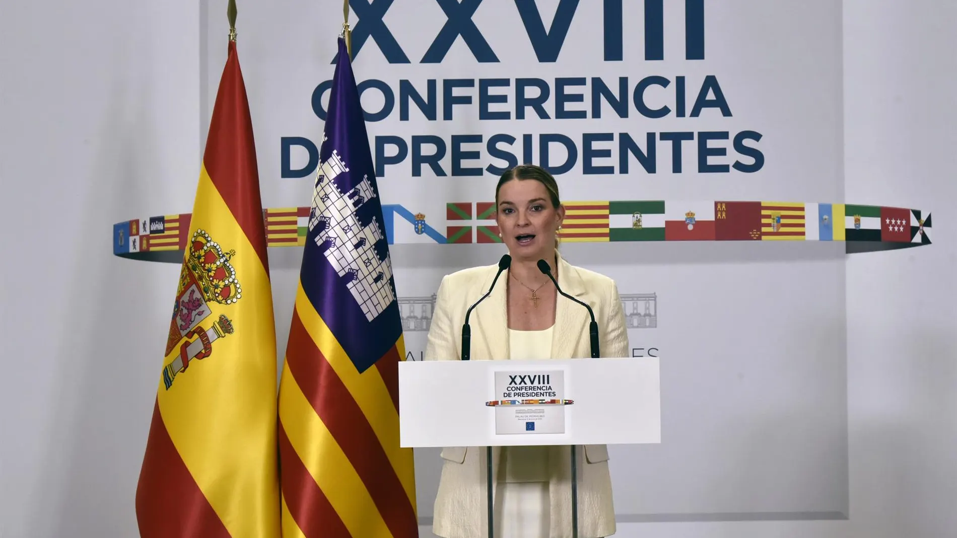 Conferencia.- Prohens conversa con el Rey en la Conferencia de Presidentes: "Tiene una relación especial con Baleares"