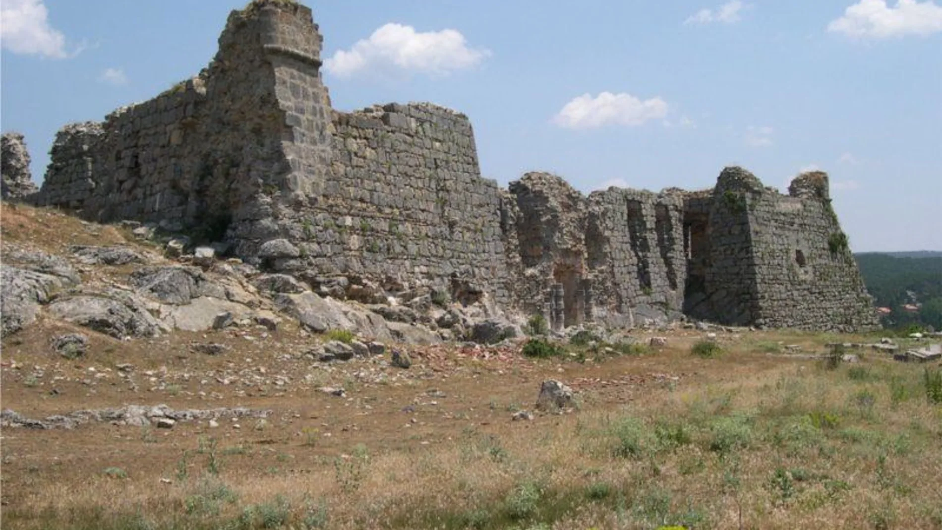 Imagen del castillo-palacio de la Casa de Alba en San Leonardo de Yagüe (Soria)