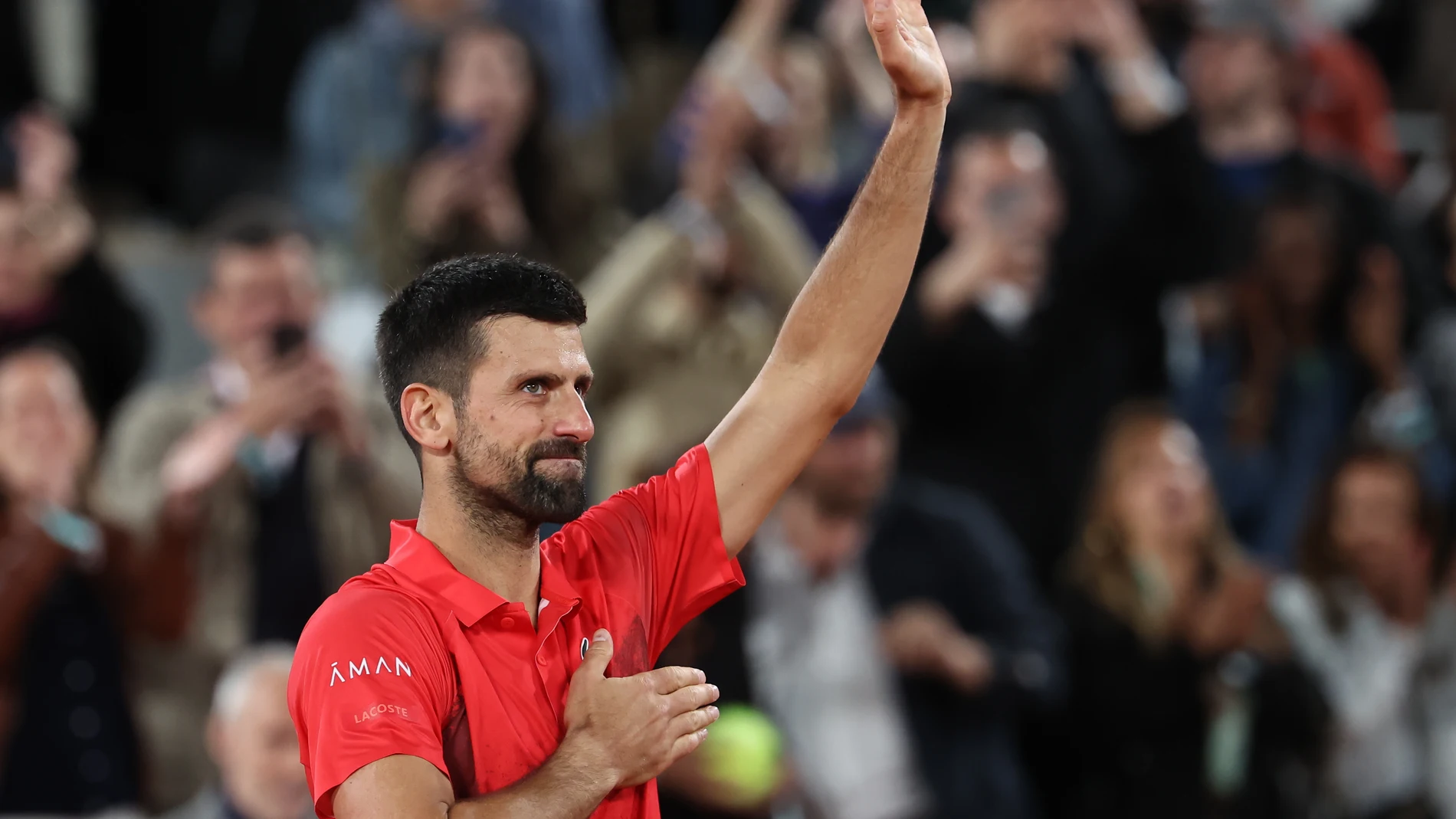 PARIS (France), 06/06/2025.- Novak Djokovic of Serbia reacts after losing his Men's semi-finals match against Jannik Sinner of Italy at the French Open Grand Slam tennis tournament at Roland Garros in Paris, France, 06 June 2025. (Tenis, Abierto, Francia, Italia) EFE/EPA/CHRISTOPHE PETIT TESSON