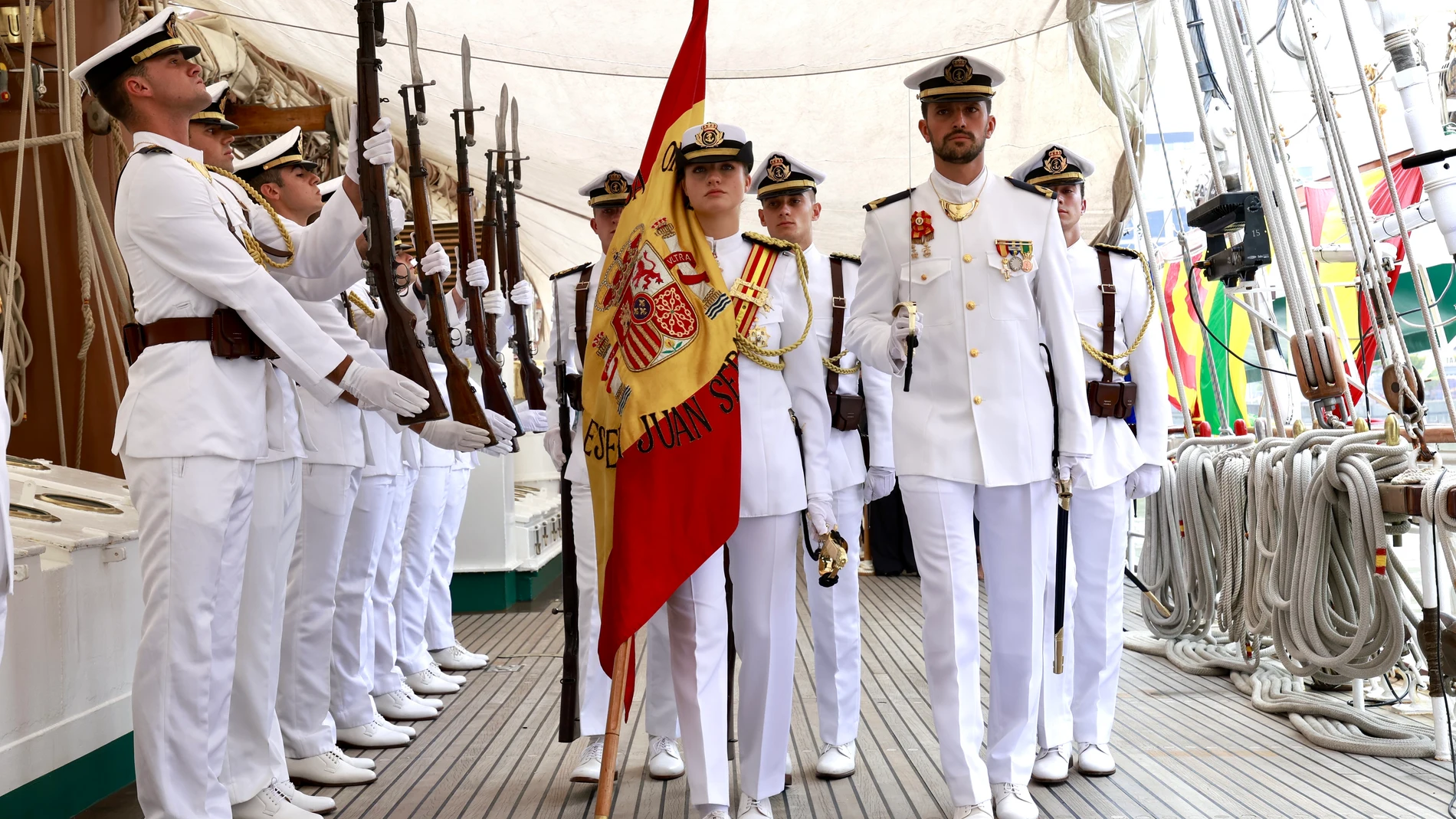 La Princesa Leonor de Borbón hizo el viernes de abanderada en la ceremonia de jura de bandera en Nueva York