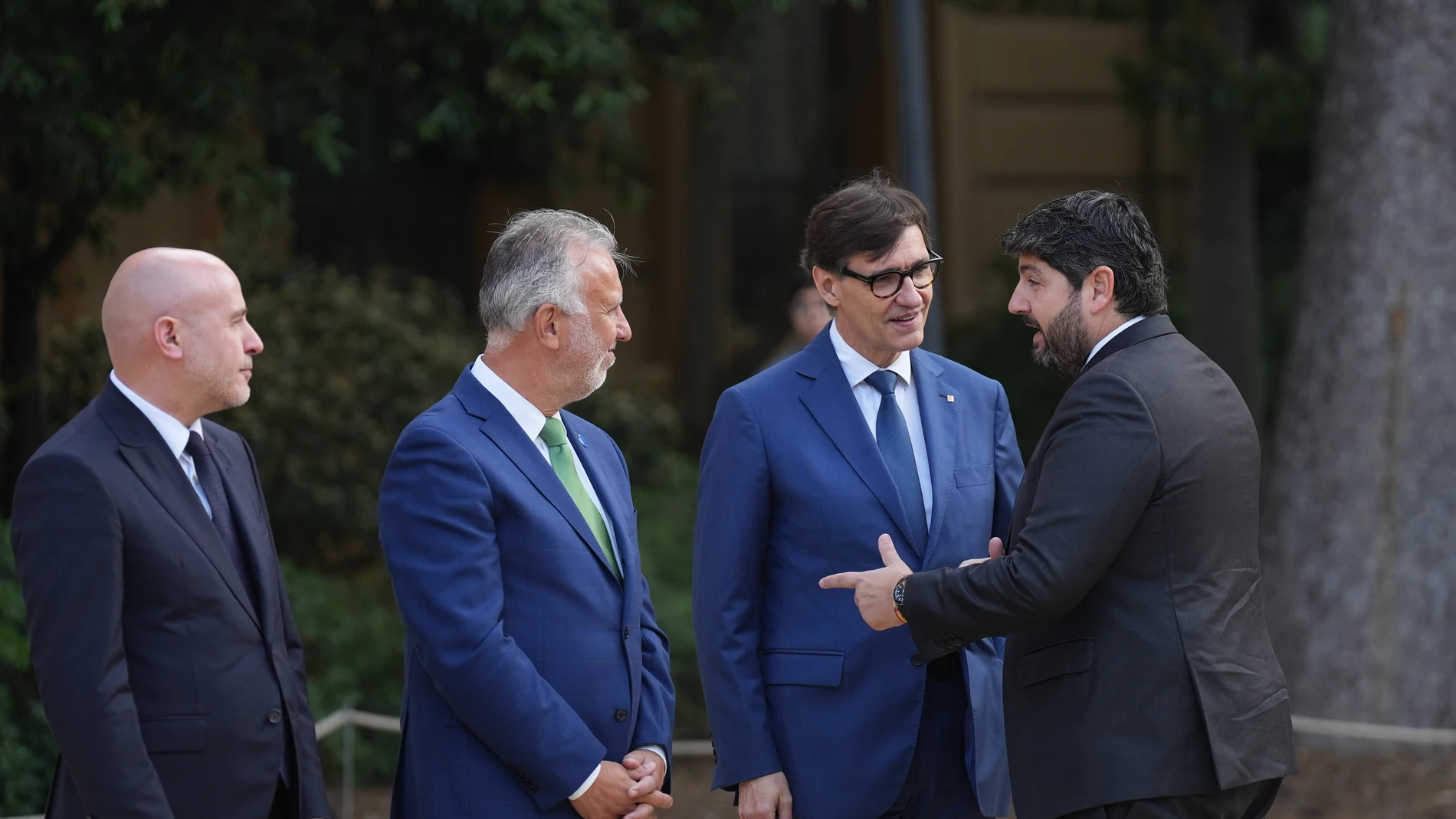El delegado del Gobierno en Cataluña, Carlos Prieto; el ministro de Política Territorial, Ángel Víctor Torres; el presidente de la Generalitat de Cataluña, Salvador Illa y el presidente de la Región de Murcia, Fernando López Miras