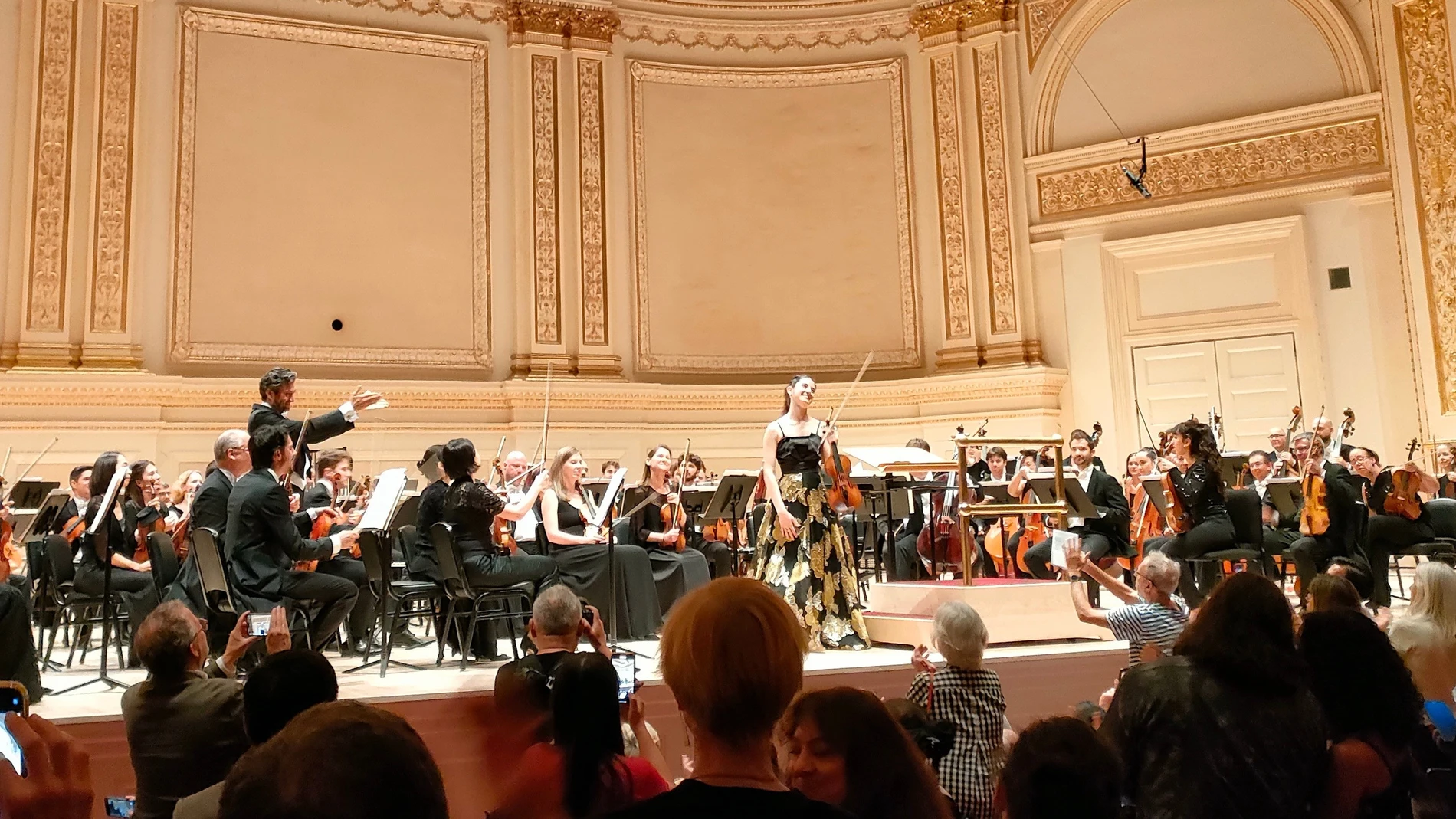 La Orquesta Titular del Teatro Real interpreta en el Carnegie Hall el concierto 'A Musical Fantasy from Spain', bajo la batuta de su director, David Akham y la violinista María DueñasEUROPA PRESS06/06/2025