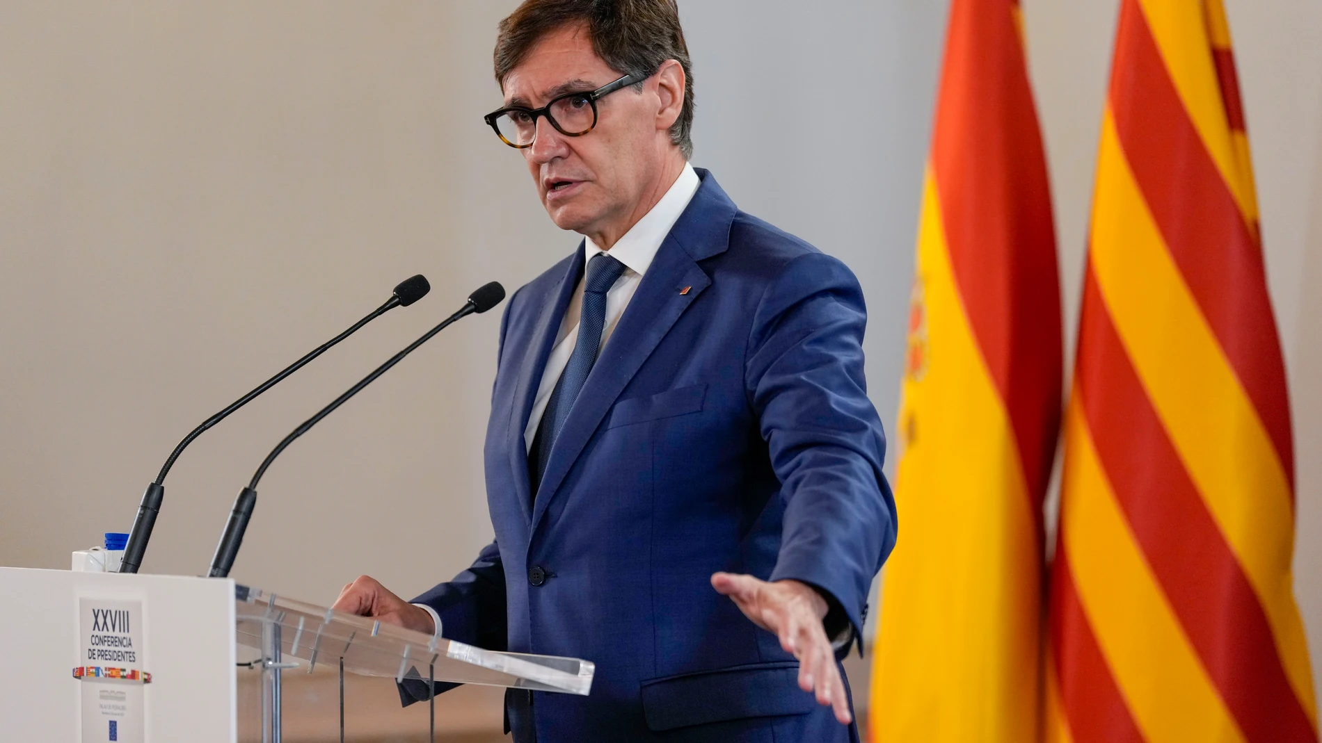 BARCELONA, 06/06/2025.- El presidente de Cataluña, Salvador Illa, durante una rueda de prensa en el marco de su asistencia a la XXVIII Conferencia de Presidentes, celebrada en el Palau de Pedralbes de Barcelona. EFE/ Alejandro García