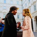La primera ministra italiana, Giorgia Meloni, recibe este viernes en Roma al presidente argentino, Javier Milei