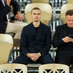 Romeo Beckham en Roland Garros viendo la semifinal de Carlos Alcaraz y Mussitti