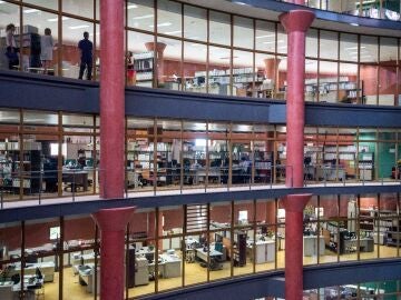 Funcionarios de la Junta en el edificio de Torre Triana