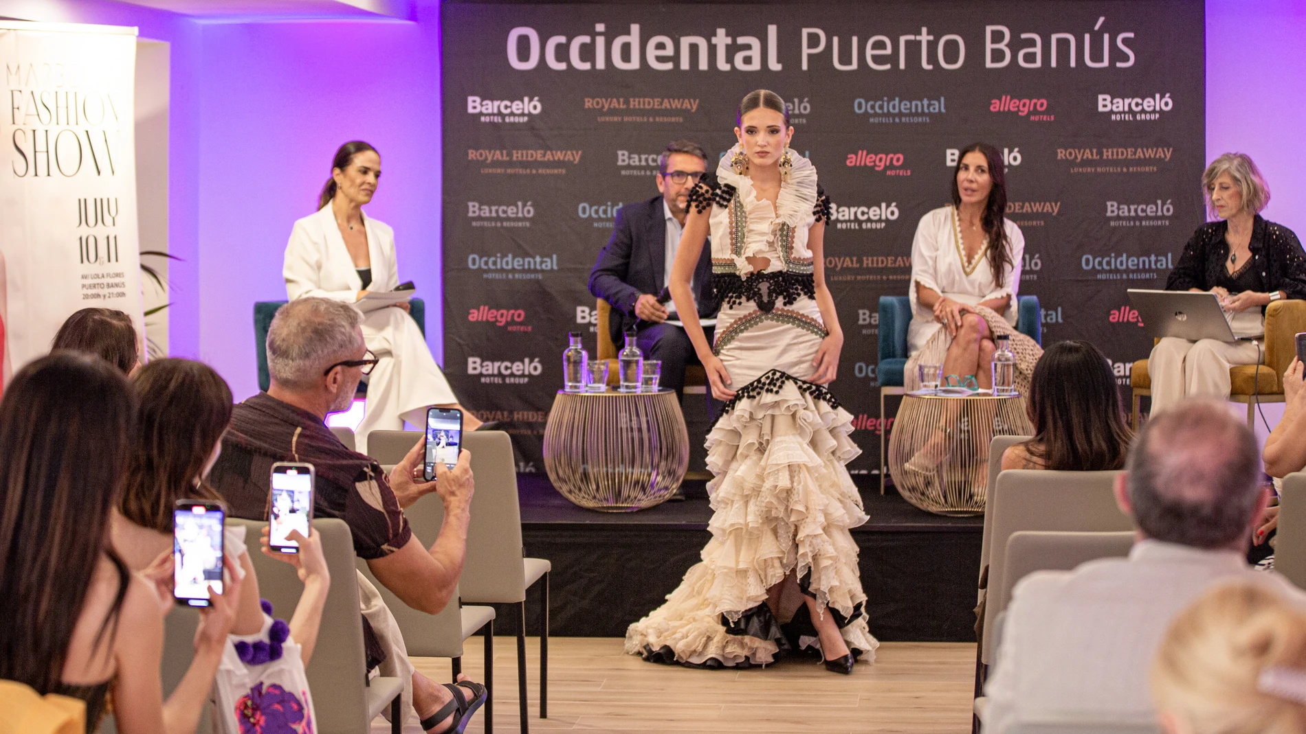 La cita contó con un desfile que destacó las últimas tendencias en el mundo de moda andaluza