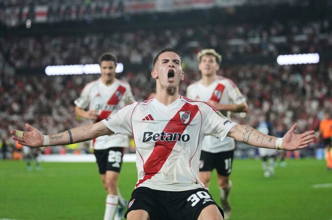 Mastantuono, con la camiseta de River Plate
