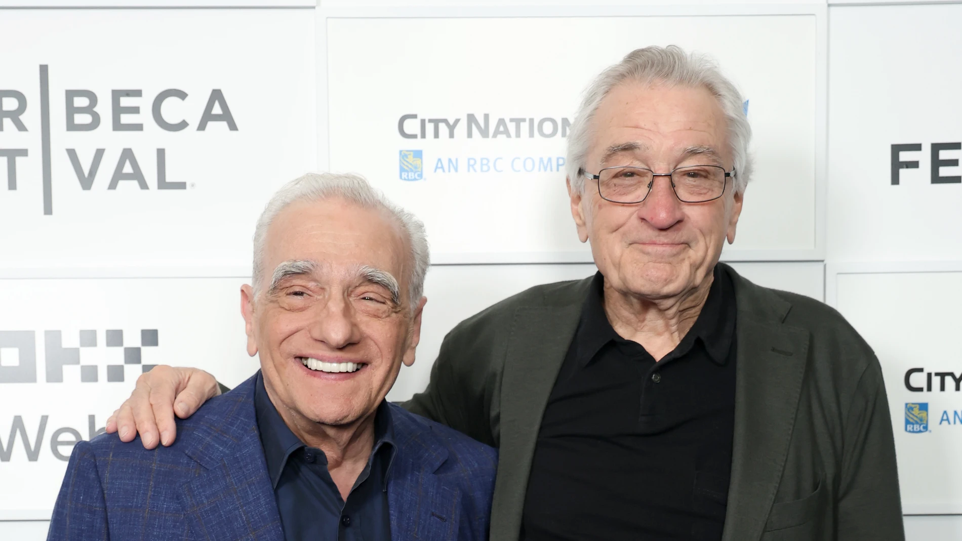 ACOMPAÑA CRONICA: EEUU CINE AME3740. NEW YORK (ESTADOS UNIDOS), 05/06/2025.- Fotografía cedida por Getty Images North America del director y guionista Martin Scorsese (c) y el actor Robert De Niro asistiendo a la proyección del 30 aniversario de la película 'Casino' este jueves, durante el festival Tribeca en el Beacon Theatre en Nueva York (Estados Unidos). EFE/ Michael Loccisano / Getty Images North America SOLO USO EDITORIAL/SOLO DISPONIBLE PARA ILUSTRAR LA NOTICIA QUE ACOMPAÑA (CRÉDITO OB...
