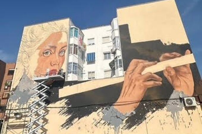 Imagen del proceso de creación del mural de Sfhir