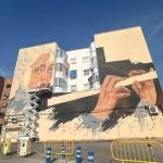 Imagen del proceso de creación del mural de Sfhir