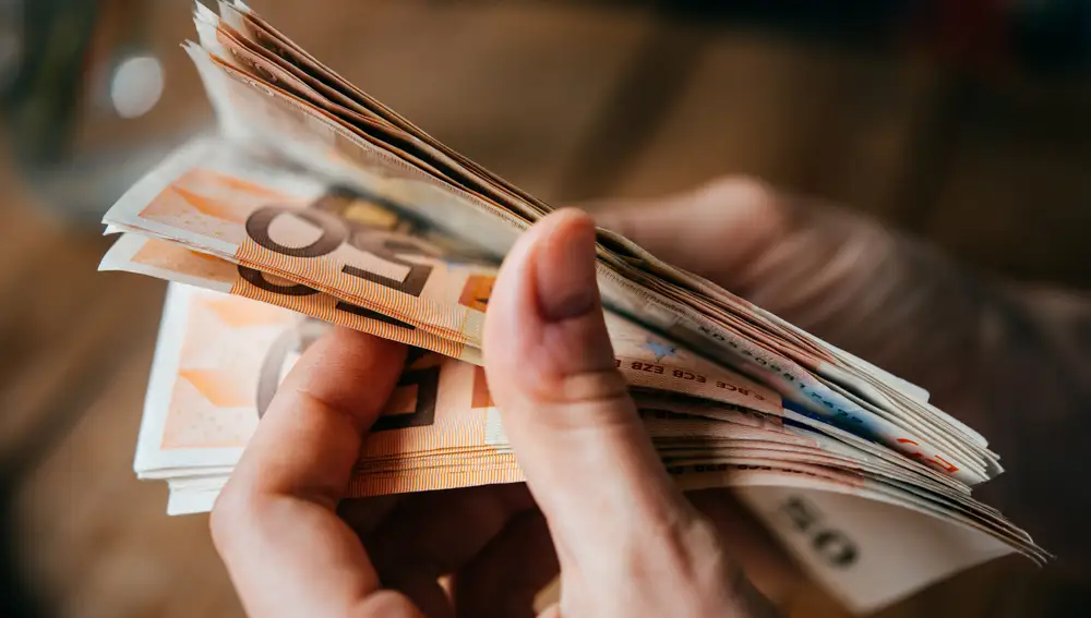 Hacienda resuelve la duda: esta es la cantidad de dinero exacta que puedes guardar en casa legalmente