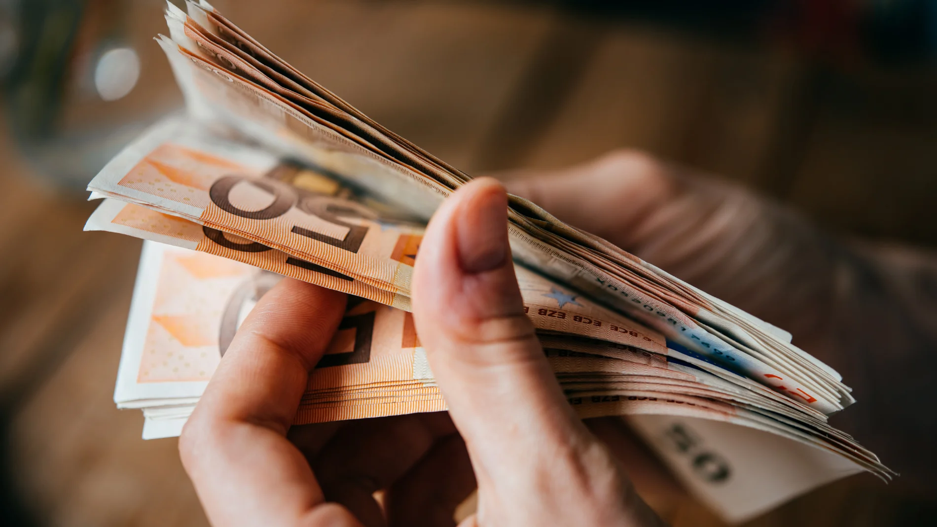 Hacienda resuelve la duda: esta es la cantidad de dinero exacta que puedes guardar en casa legalmente