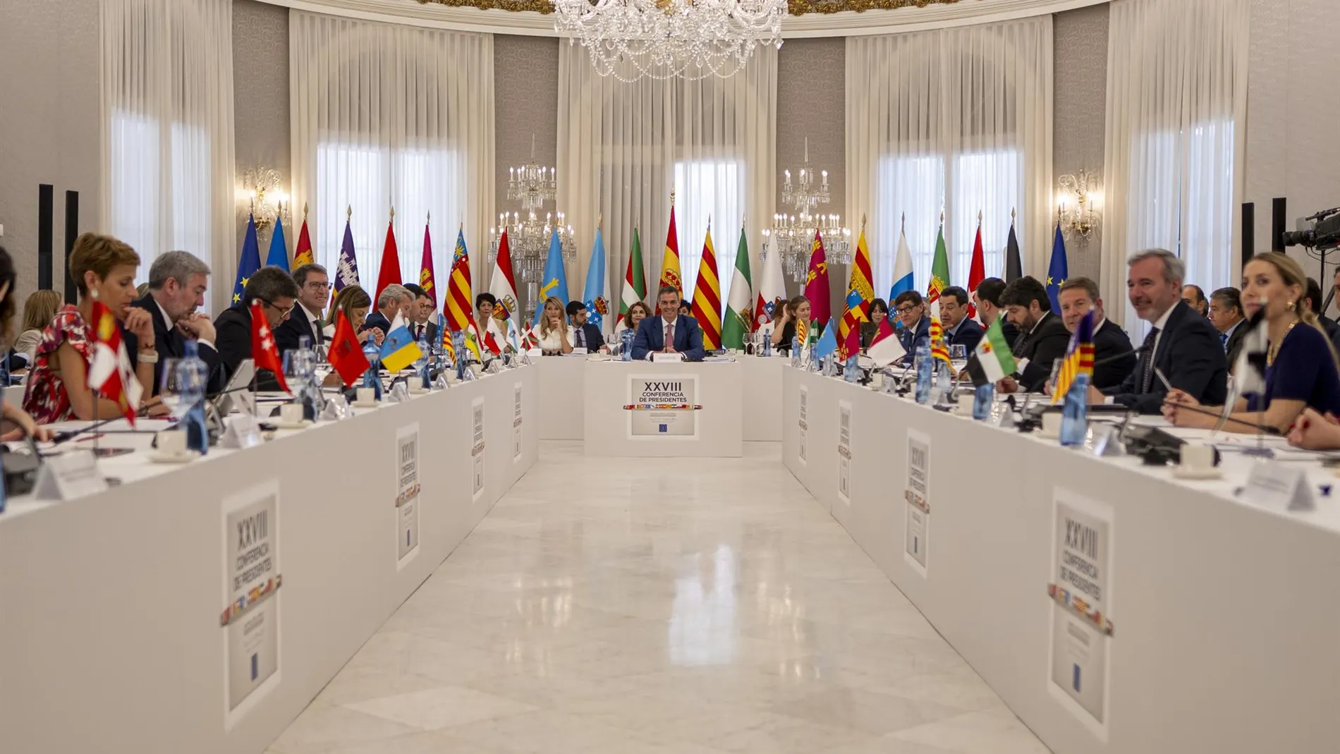 (Sus) Conferencia.- La presidenta de Cantabria reclama a Sánchez la convocatoria de elecciones generales