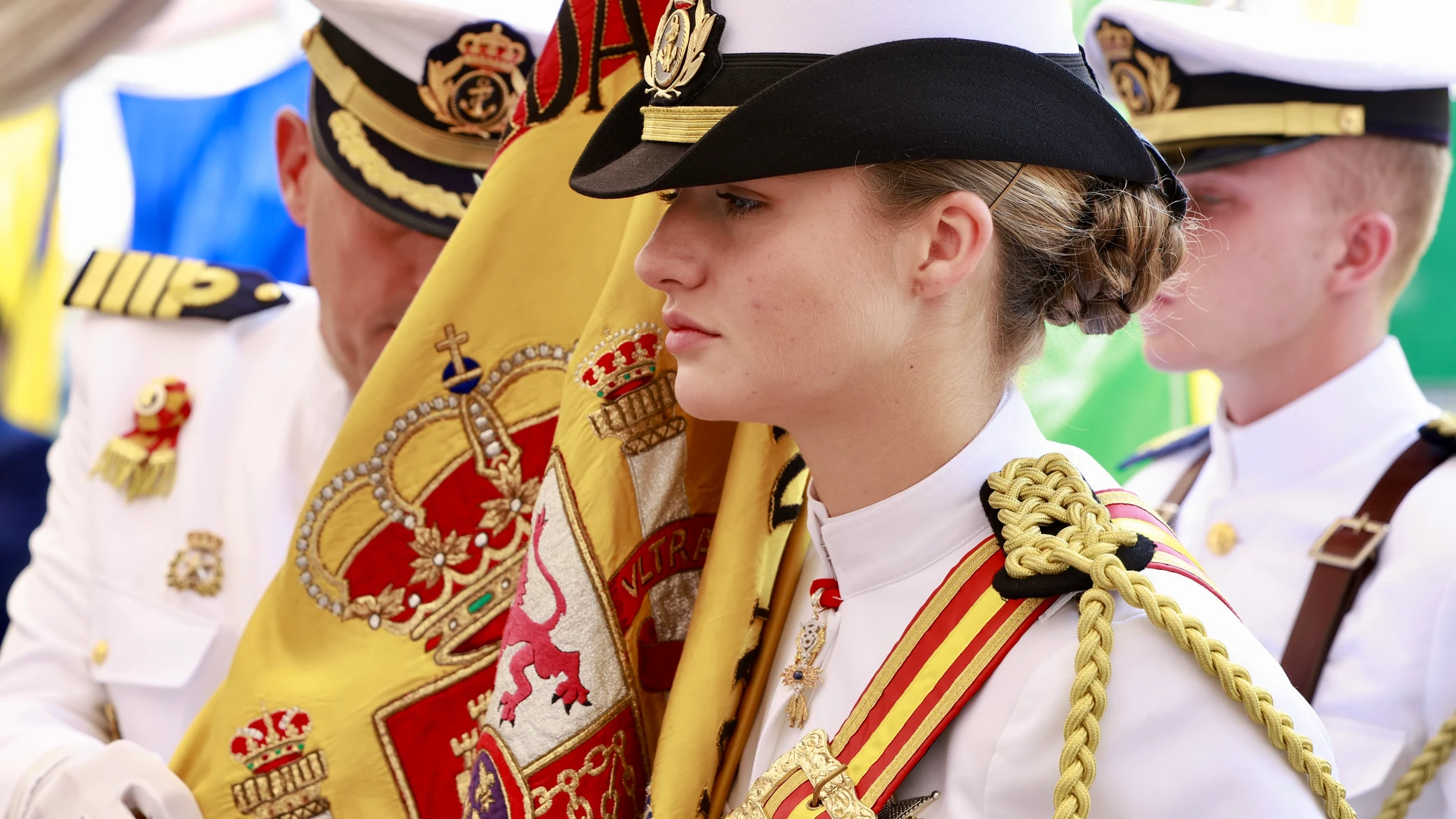 AME3867. NUEVA YORK (ESTADOS UNIDOS), 06/06/2025.- La princesa Leonor de Borbón, participa durante el acto de Jura de Bandera a bordo del Buque-Escuela Juan Sebastián de Elcano, este viernes en Nueva York (EE.UU.). EFE/Casa Real/Francisco Gómez CRÉDITO OBLIGATORIO SOLO USO PERMITIDO PARA ILUSTRAR LA NOTICIA QUE APARECE EN EL PIE DE FOTO SÓLO USO EDITORIAL