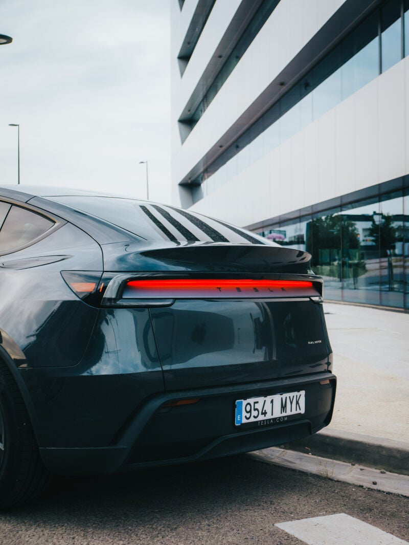 La renovada (y elegante) luz trasera del Tesla Model Y