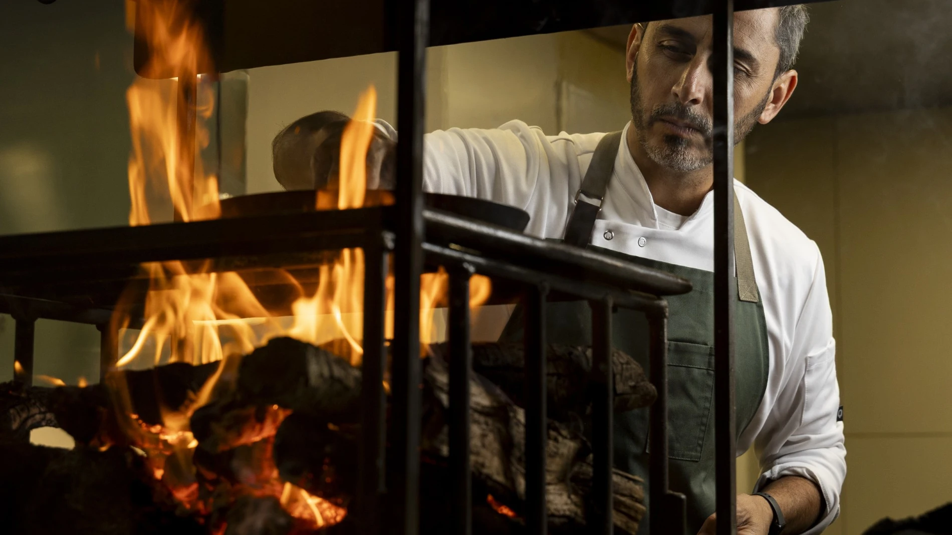 Lucas Bustos juega con fuego en Gurisa, restaurante situado en el 31 de la calle Zurbano