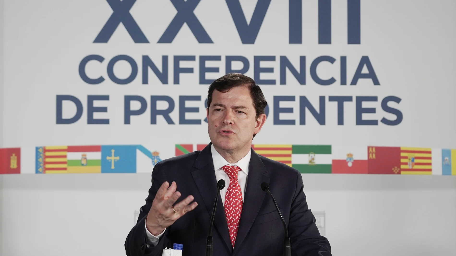 Mañueco atiende a la prensa tras la Conferencia de Presidentes