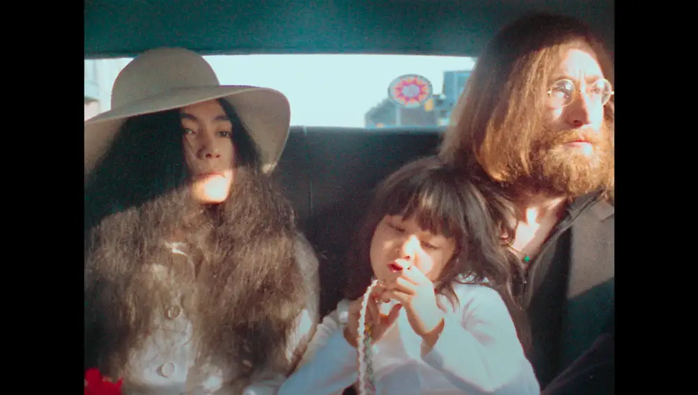 John Lenno y Yoko Ono junto con Kyoko