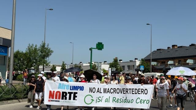 Un momento de la manifestación del pasado 31 de mayo en Tres Cantos contra la plataforma de biogás de Colmenar Viejo.