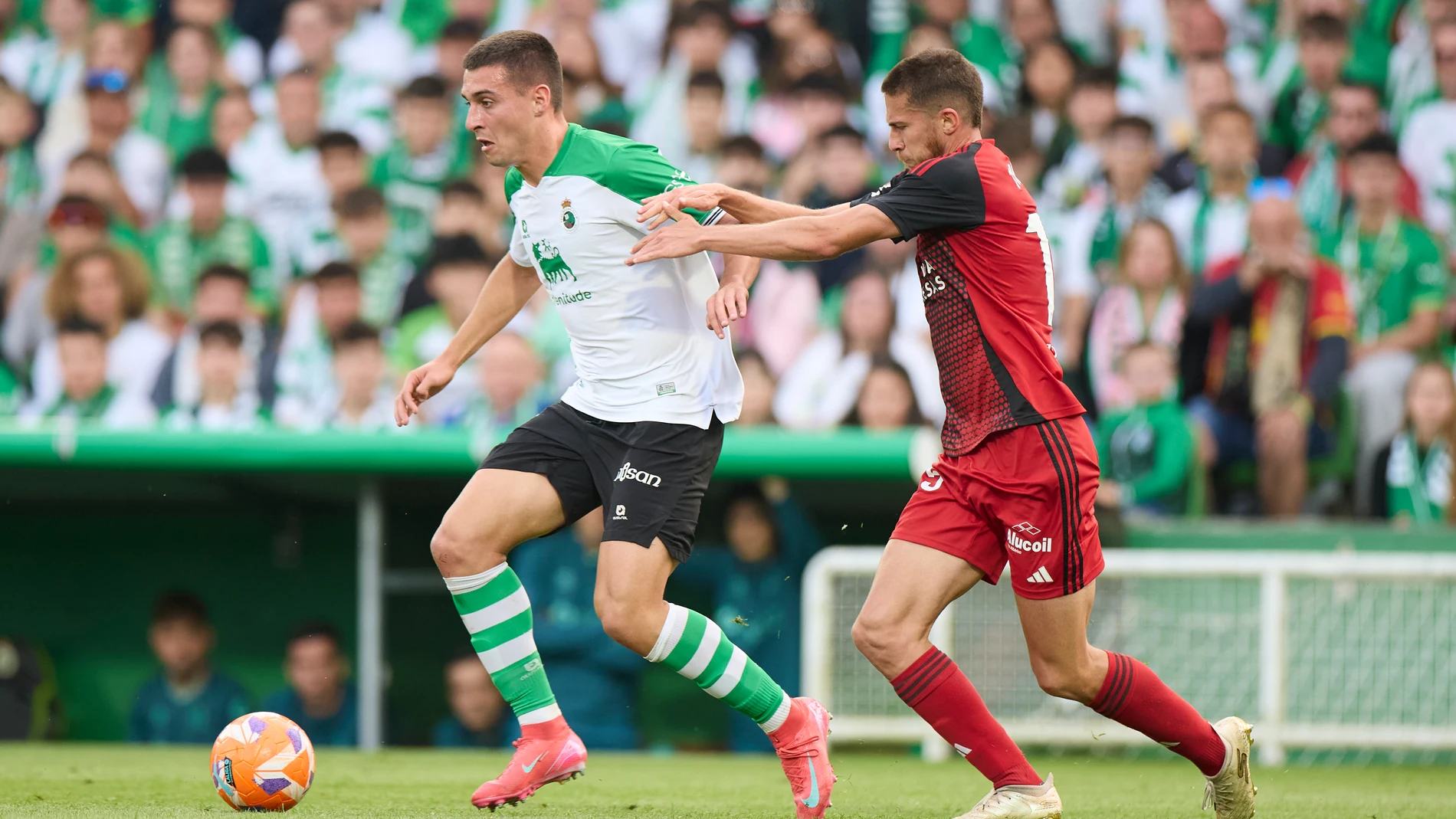 Jon Karrikaburu of Real Racing Club de Santander competes for the ball with Pablo Tomeo of CD Mirandes during the LaLiga Hypermotion match between Racing Santander and CD Mirandes at Campos de Sport de El Sardinero on June 8, 2025, in Santander, Spain.AFP7 08/06/2025 ONLY FOR USE IN SPAIN