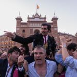Morante cumple el sueño de su vida: abre entre lágrimas la Puerta Grande de Las Ventas 