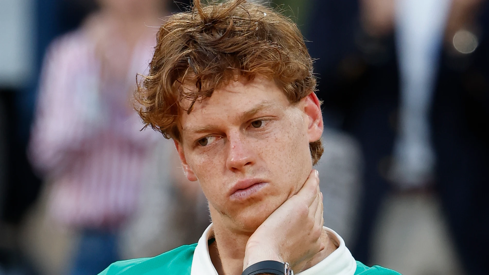 Finalist Jannik Sinner of Italy during the trophy ceremony of the men's final on day 15 of Roland-Garros 2025, French Open, Grand Slam tennis tournament on June 8, 2025 at Roland-Garros stadium in Paris, France - Photo Jean Catuffe / DPPIAFP7 08/06/2025 ONLY FOR USE IN SPAIN