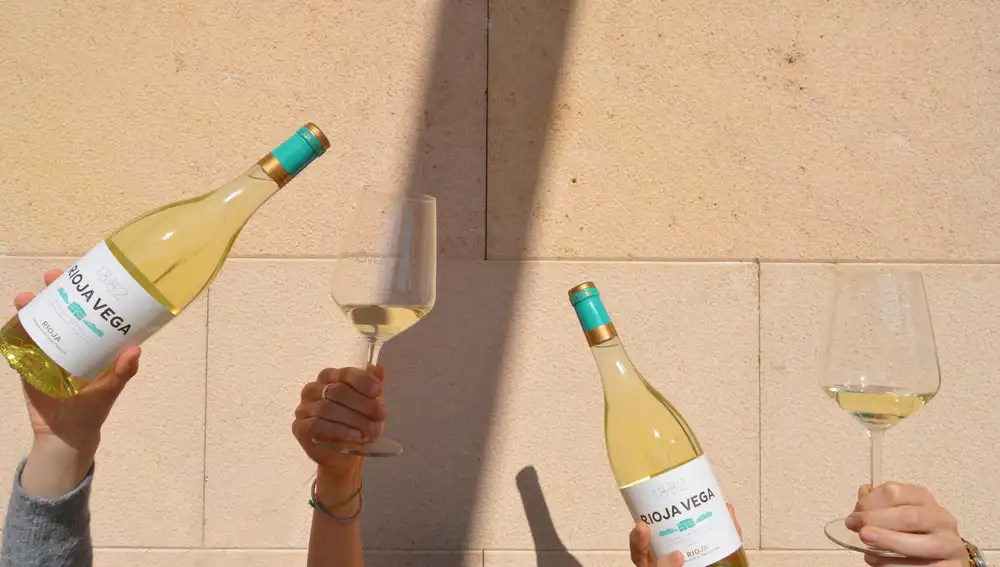 Garnacha Blanca y Tempranillo Blanco sientan las bases de un vino blanco elegante, complejo y con brillante acidez.