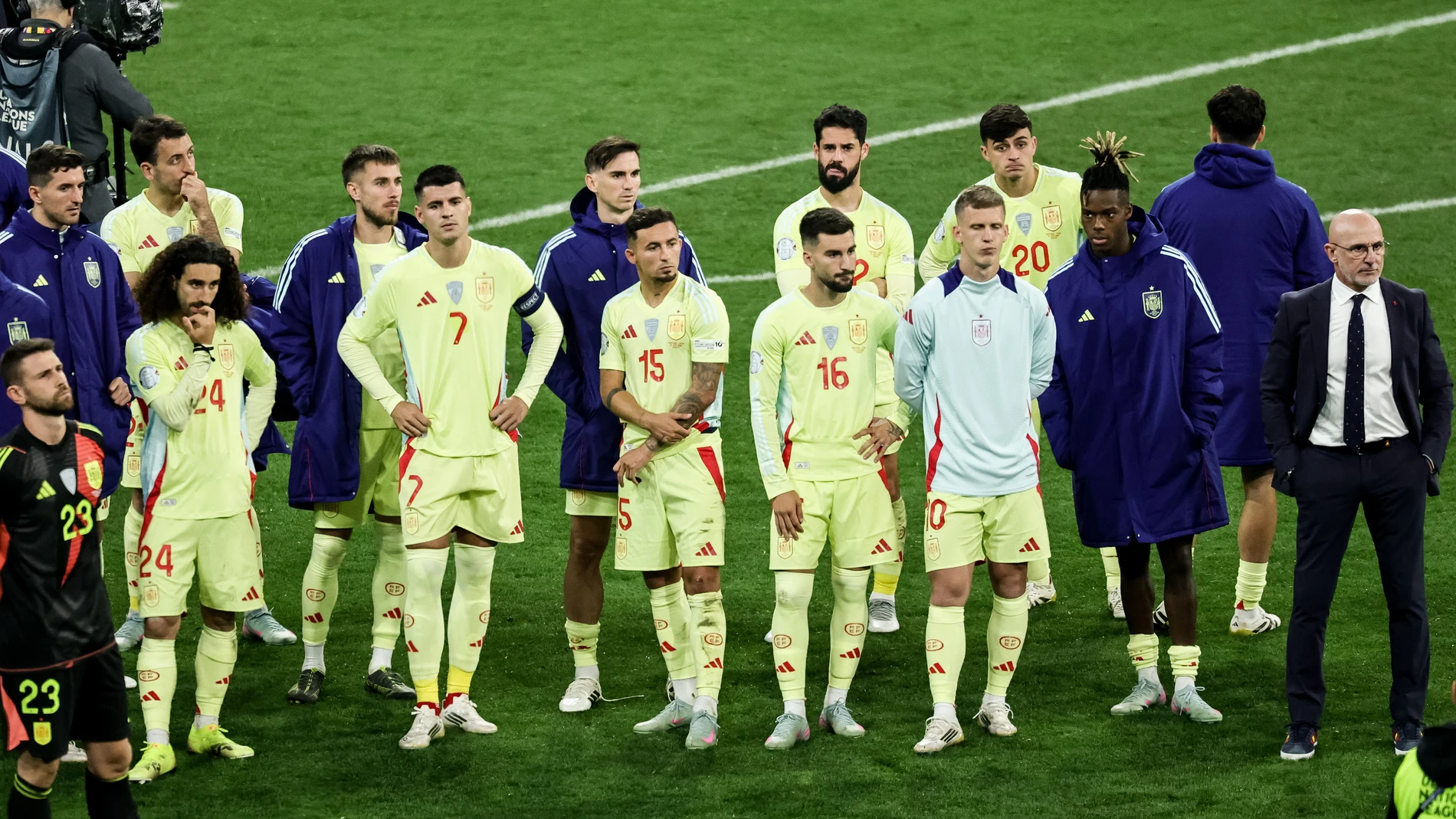 Munich (Germany), 09/06/2025.- Players of Spain are seen dejected after the UEFA Nations League final match between Portugal and Spain in Munich, Germany 08 June 2025. (Alemania, España) EFE/EPA/FILIP SINGER