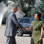 El look de Ayuso junto al Rey Felipe.