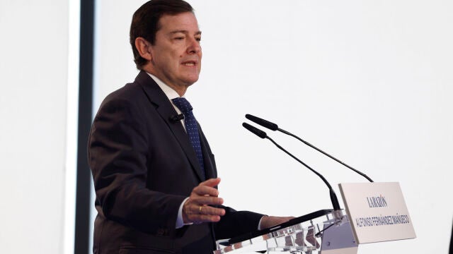 Alfonso Fernández Mañueco en desayuno informativo de La Razón