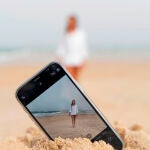 El grupo de telecomunicaciones refuerza su conexión en las playas españolas