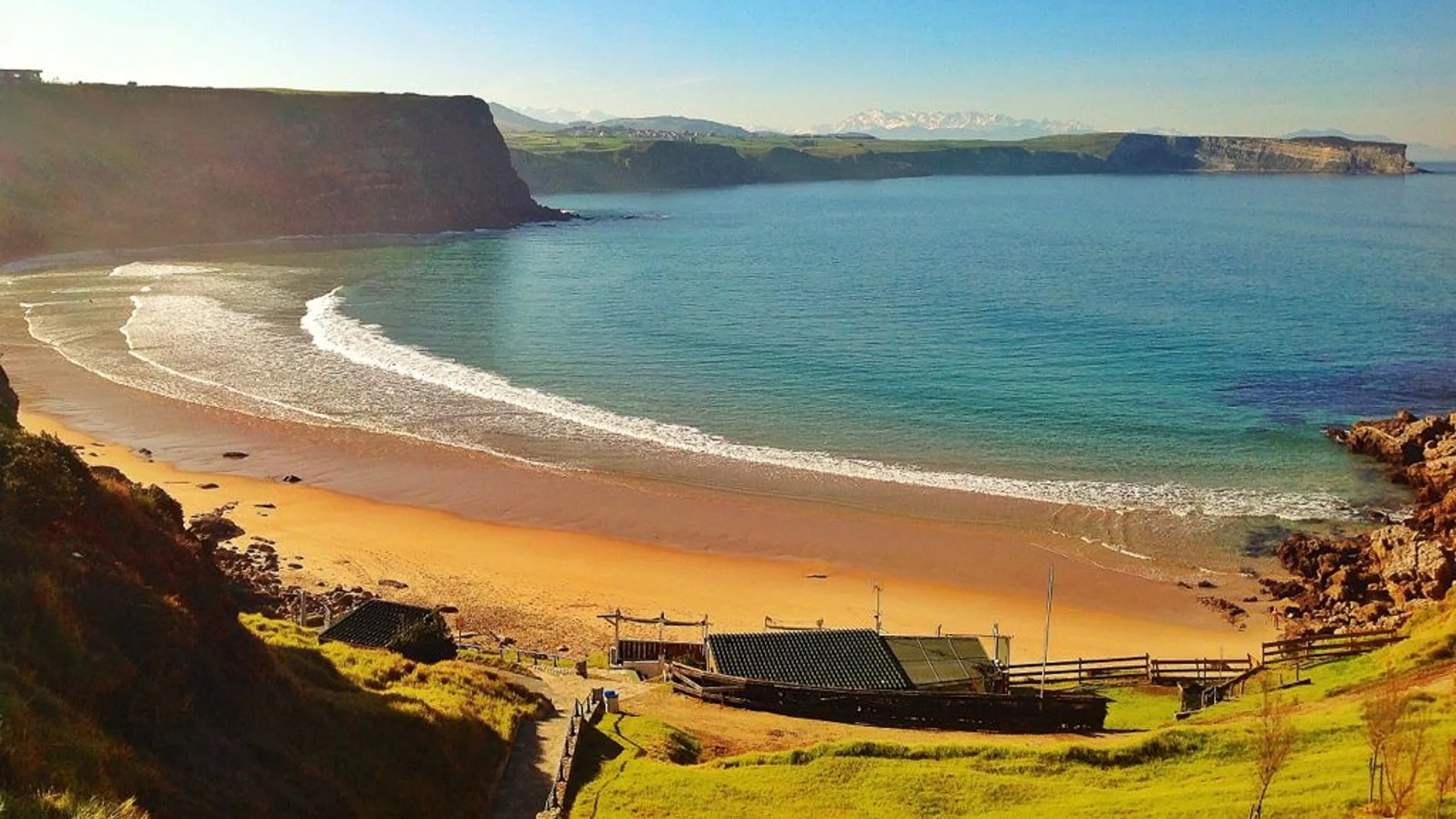 La playa más bonita de Cantabria para ver atardecer