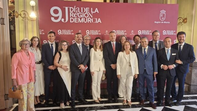 Foto del familia del PP en el acto por el Día de la Región de Murcia