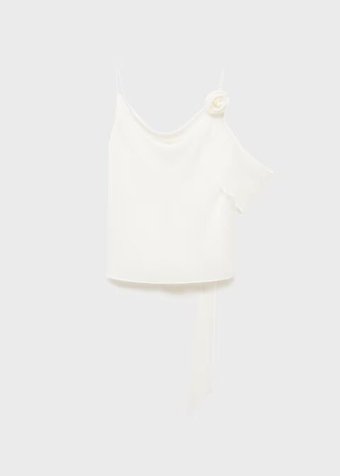 Top drapeado detalle flor.