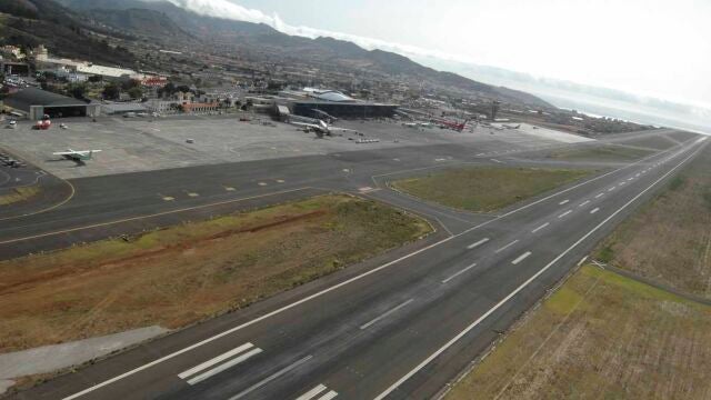 Un avión bloquea la pista y paraliza el aeropuerto Tenerife Norte