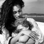 Meghan Markle felicita en redes a su hija Lilibet, entre sus brazos