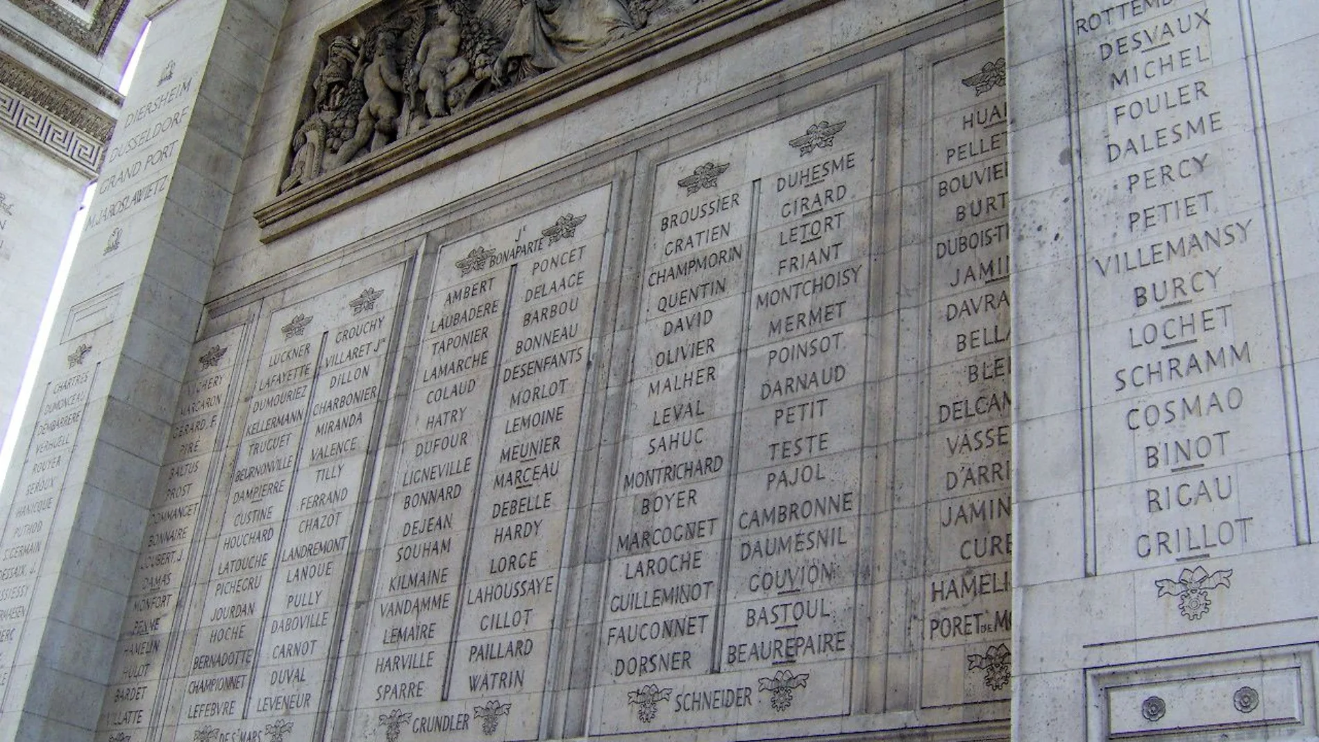 El nombre de 31 ciudades españolas está oculto en este emblemático monumento francés: esta es la razón