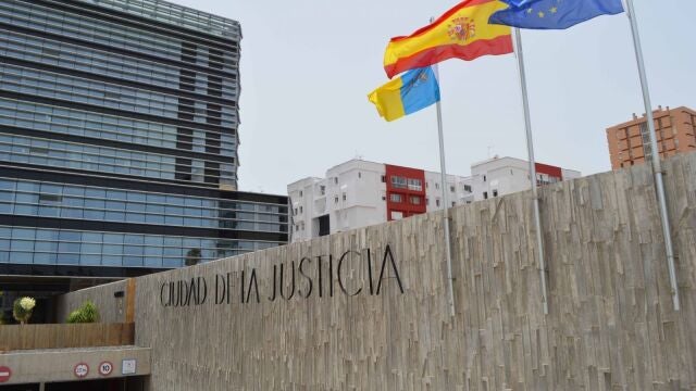 Una pareja se enfrenta a 42 años de cárcel por violar a sus hijas y grabar porno con ellas