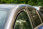 Si dejas la ventanilla del coche abierta, te pueden multar: esta es la razón