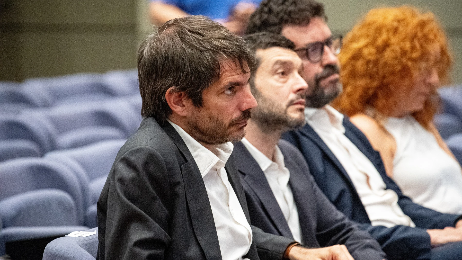 El ministro de Derechos Sociales y Consumo, Pablo Bustinduy (c) y el ministro de Cultura, Ernest Urtasun (i), durante una rueda de prensa de la vicepresidenta segunda y ministra de Trabajo y Economía Social, Yolanda Díaz, en el Ministerio de Trabajo y Economía Social, a 12 de junio de 2025, en Madrid (España). La comparecencia tiene lugar tras el informe de la UCO que ha llevado a la dimisión del secretario de Organización del PSOE, Santos Cerdán. Díaz ha exigido al Partido Socialista un giro...