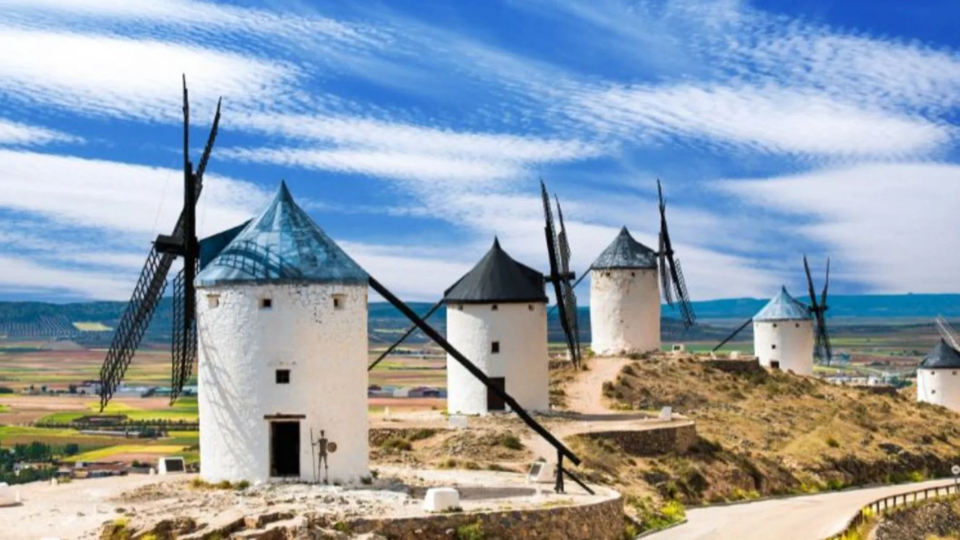 Los famosos molinos de viento de La Mancha.