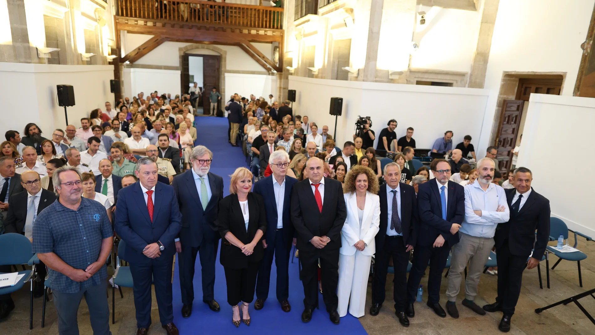 La consejera de Industria, Comercio y Empleo, Leticia García, clausura el acto de entrega del Premio Empresario del Año de 2025, organizado por la CEOE de Zamora. El acto cuenta con la presencia del presidente de la Diputación de Zamora, Javier Faúndez: el presidente de la CEOE de Castilla y León, Santiago Aparicio, y el presidente de la CEOE-Cepyme de Zamora, José María Esbec.
