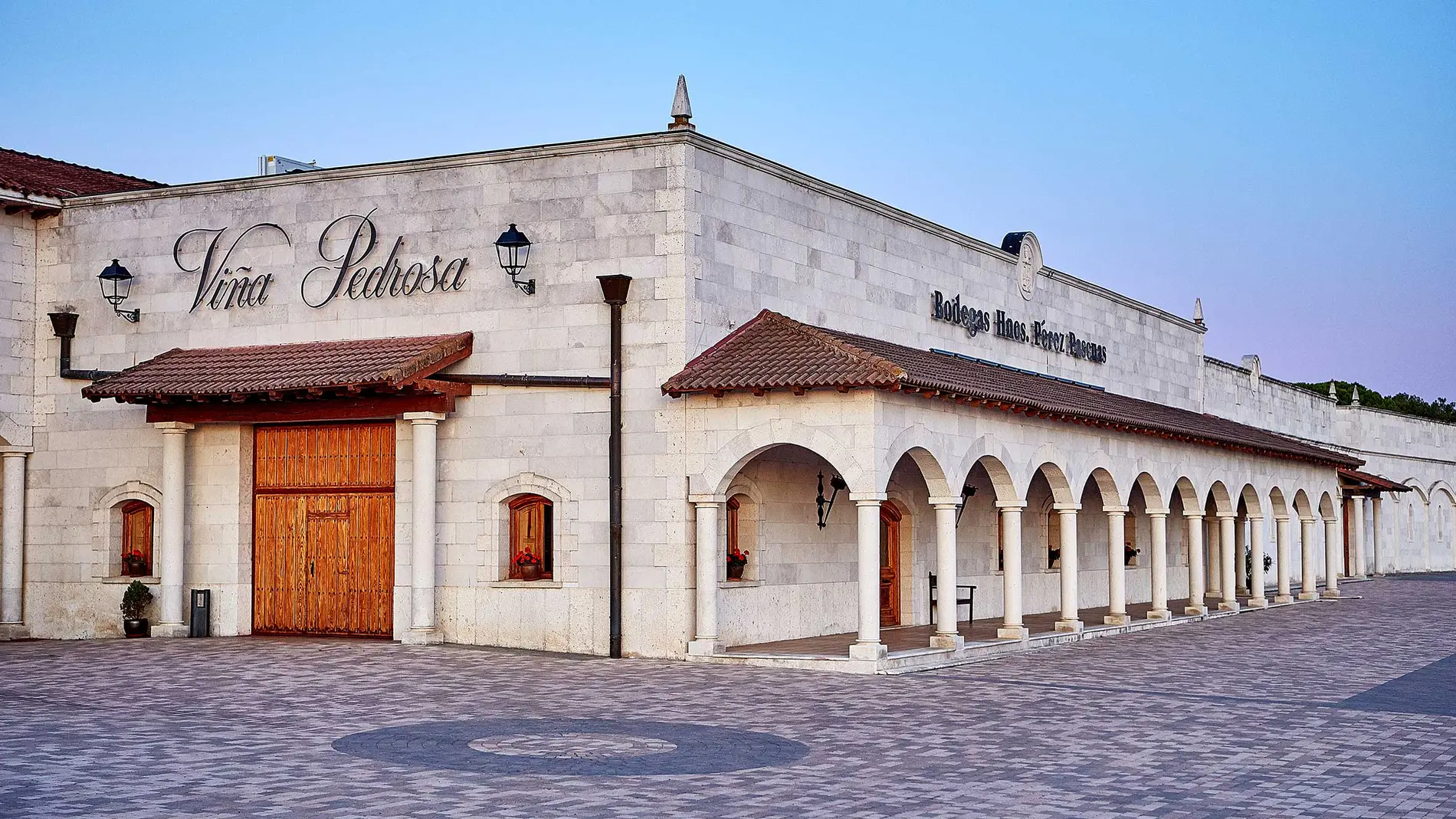 Fachada de la bodega