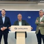 El portavoz del PP en el Parlament, Juan Fernández; el secretario general del PP catalán, Santi Rodríguez, y el diputado del PP en el Congreso, José Enrique Núñez.