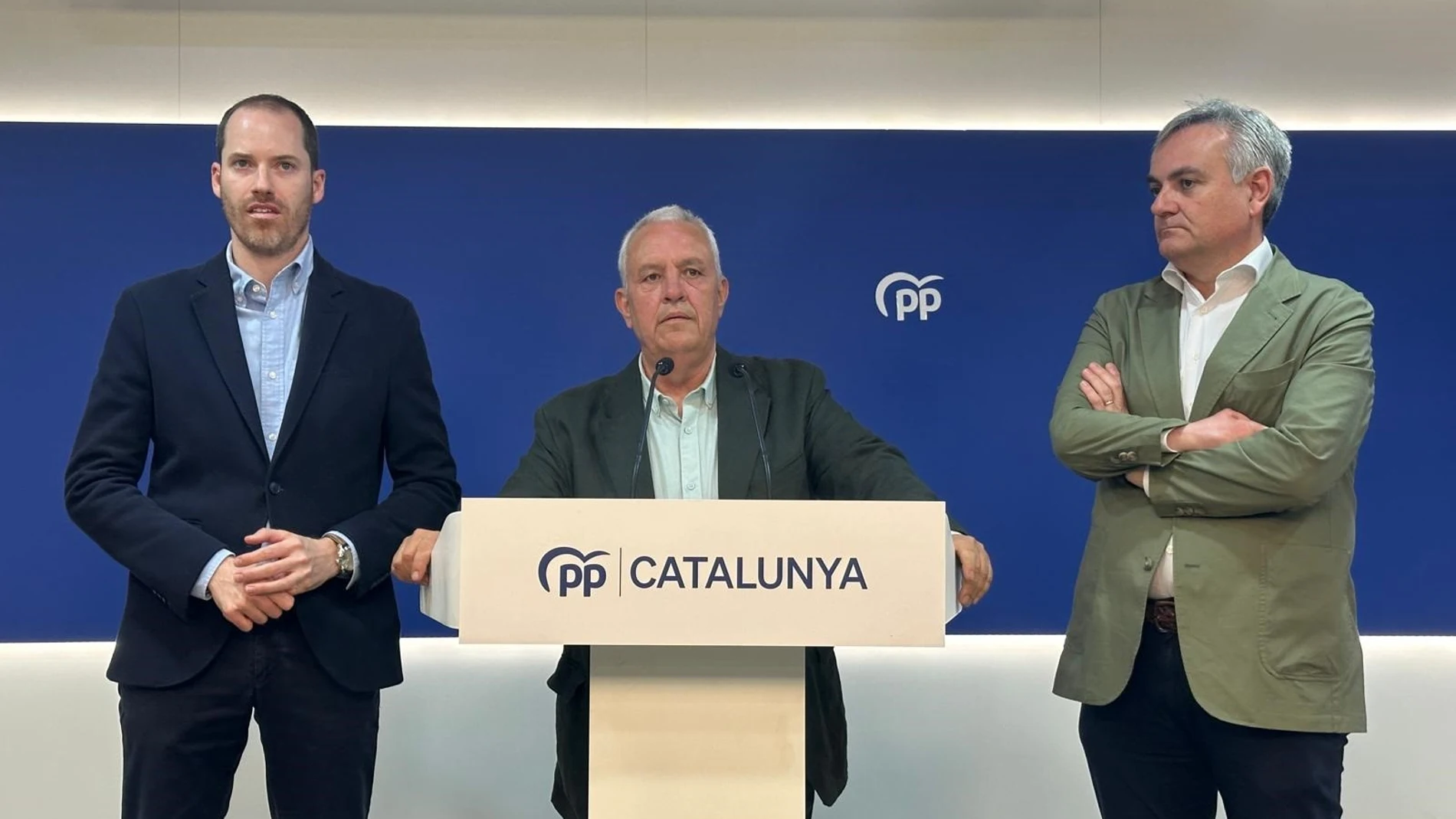 El portavoz del PP en el Parlament, Juan Fernández; el secretario general del PP catalán, Santi Rodríguez, y el diputado del PP en el Congreso, José Enrique Núñez. EUROPA PRESS 13/06/2025