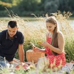 ¿Qué es el 'phubbing'? El gesto que rompe amistades sin que te des cuenta
