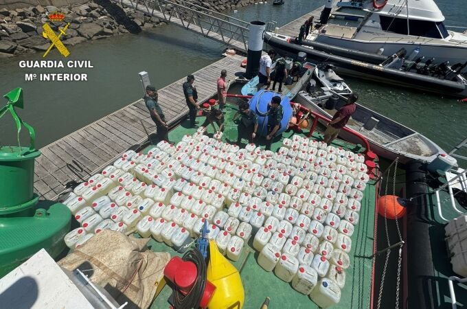 Parte de las garrafas de combustible intervenidas en los diferentes dispositovos llevados a cabo en la provincia de Huelva